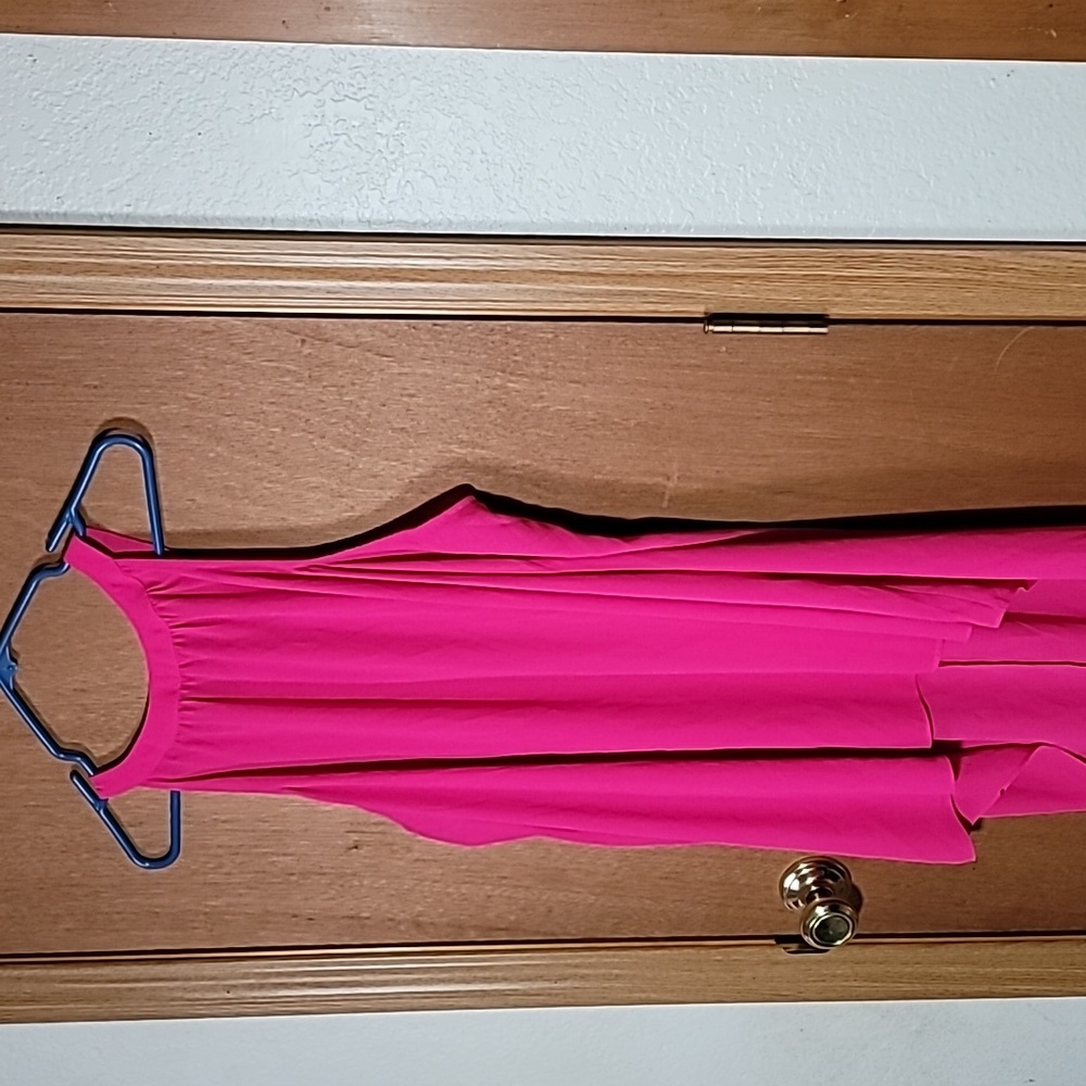 Neon pink sleeveless chiffon handkerchief hemline plus sized 2 2xl Torrid top
